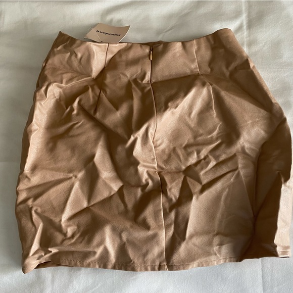 Trinity Faux Leather Skirt in Nude
superdown - Picture 3 of 7